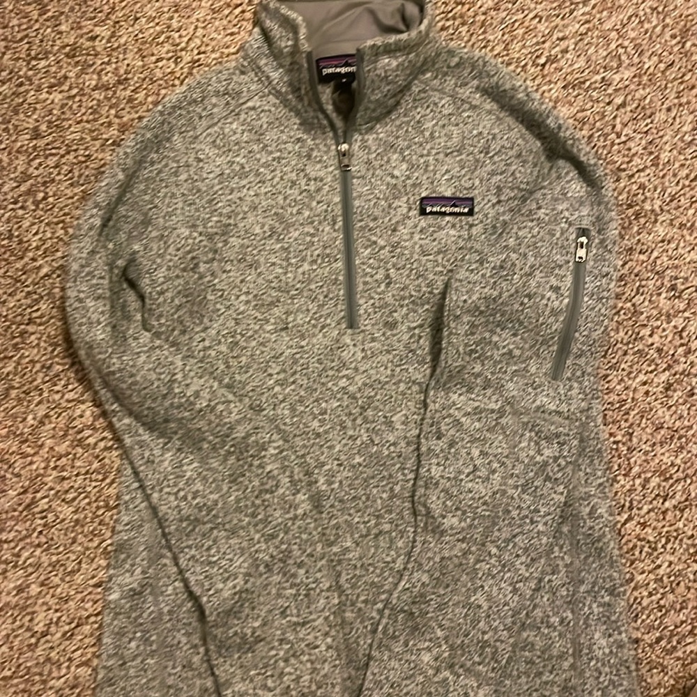 Patagonia three quarter zip, excellent condition. Medium, Women’s gray. Like NEW